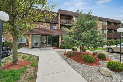 /international/us/940-e-old-willow-road-prospect-heights-il-110107778664/