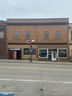 /international/us/210-lake-st-w-chisholm-mn-110108295493/
