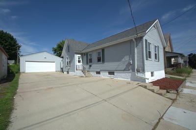 /international/us/1134-s-19th-street-manitowoc-wi-110100843854/?lang=en