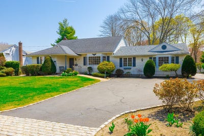 /international/us/8-flower-hill-lane-bay-shore-ny-110099026633/
