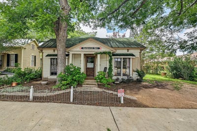 /international/us/805-main-st-bastrop-tx-110108930075/