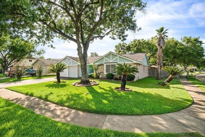 /international/us/15802-tammany-lane-houston-tx-110106433520/
