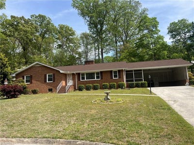 /international/us/904-blackstone-circle-thomasville-nc-110107308652/