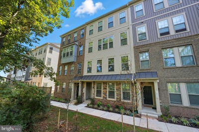 /international/us/709-thomas-ln-manassas-park-va-110108718202/