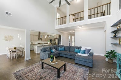 /international/us/194-forsythia-lane-tega-cay-sc-110107985828/