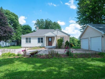 /international/us/1888-gilbert-street-charles-city-ia-110108232235/