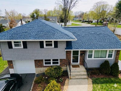 /international/us/10-kings-park-road-commack-ny-110107085327/