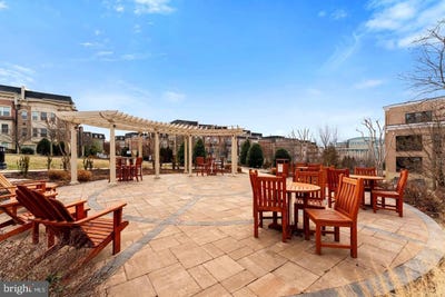 /international/us/514-overlook-park-drive-national-harbor-md-110098054536/