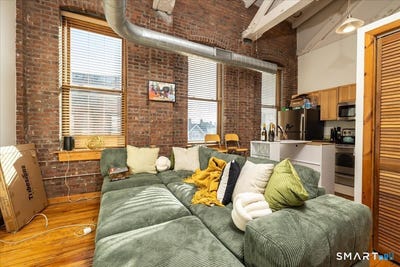/international/us/325-lafayette-street-bridgeport-ct-110109104067/