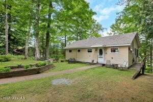 /international/us/39-knox-road-schroon-lake-ny-110100964737/