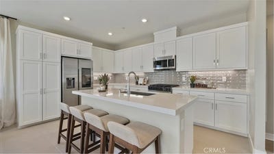 /international/us/27451-novella-lane-valencia-ca-110120536144/
