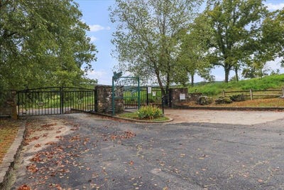 /international/us/northfork-village-road-tecumseh-mo-110107982753/