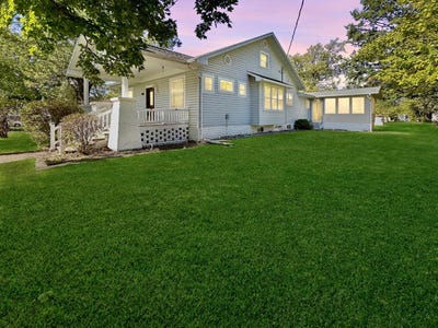 /international/us/213-s-hickory-st-farina-il-110103158712/
