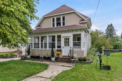 /international/us/355-w-state-st-hartford-wi-110119594223/