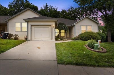 /international/us/8307-n-barclay-circle-kansas-city-mo-110100303635/