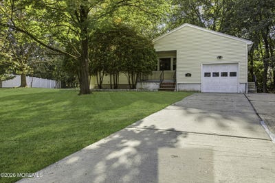 /international/us/25-woodbrook-drive-matawan-nj-110110328951/