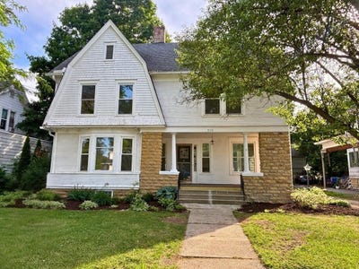 /international/us/910-n-state-street-belvidere-il-110108200112/