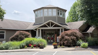/international/us/1106-tree-top-way-knoxville-tn-110108918152/