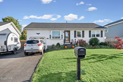 /international/us/5-ballina-street-troy-ny-110119593377/