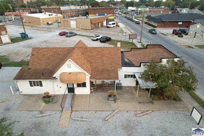 /international/us/2122-n-13th-street-terre-haute-in-110120588062/