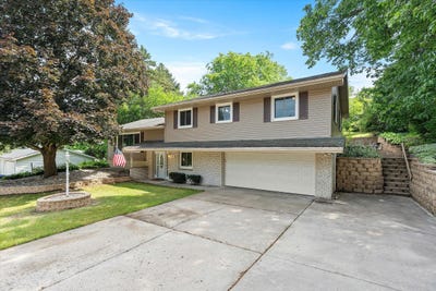 /international/us/310-maple-ct-random-lake-wi-110101245019/