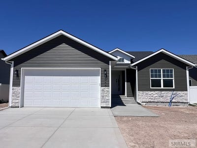 /international/us/1068-alpine-ave-chubbuck-id-110099122373/