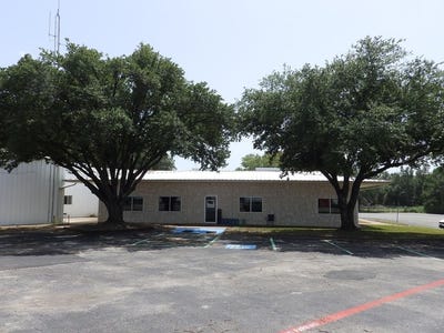 /international/us/2500-tile-factory-palestine-tx-110101980484/