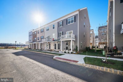 /international/us/104-b-king-st-bensalem-pa-110108493559/