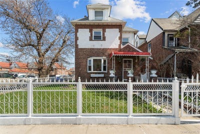 /international/us/13301-226th-street-laurelton-ny-110107341023/