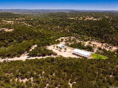 /international/us/225-arrowhead-ln-pipe-creek-tx-110119642436/