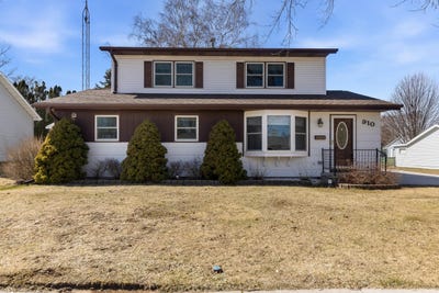 /international/us/910-lawton-ter-manitowoc-wi-110107391373/