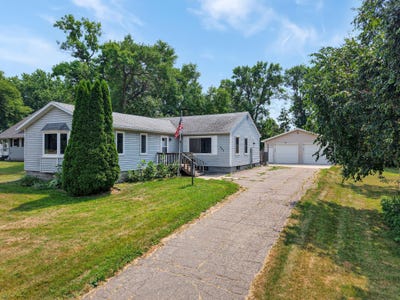 /international/us/815-1st-street-se-elbow-lake-mn-110119471289/