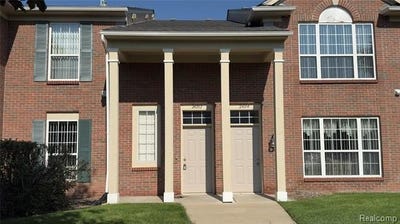 /international/us/24202-chesapeake-circle-walled-lake-mi-110101582812/