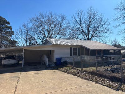 /international/us/104-lee-street-linden-tx-110105395828/