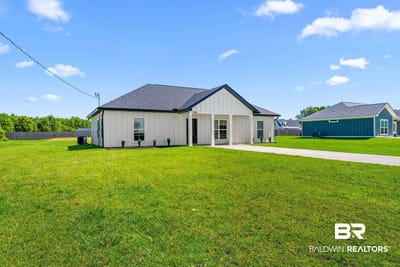 /international/us/9980-lighthouse-avenue-grand-bay-al-110109488866/