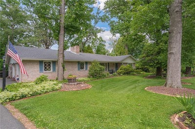/international/us/3831-oakwood-trail-south-whitehall-twp-pa-110120413288/