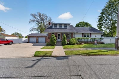 /international/us/1096-joyce-street-new-bedford-ma-110108034473/