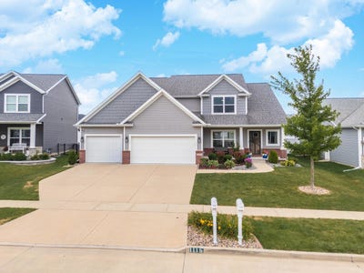/international/us/1116-staghorne-way-bloomington-il-110120753714/