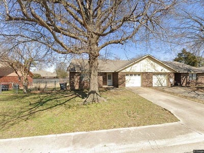 /international/us/2704-mcmillan-drive-springdale-ar-110103527780/