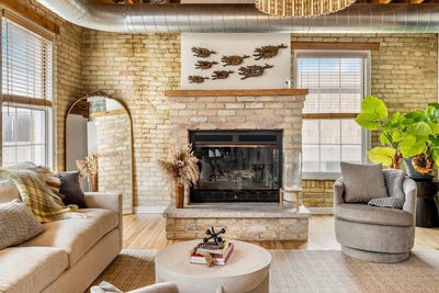 /international/us/418-n-3rd-st-milwaukee-wi-110108740117/