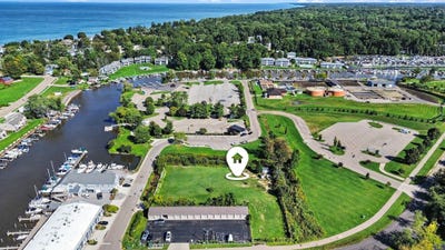 /international/us/135-dunkley-avenue-south-haven-mi-110120017044/