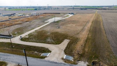 /international/us/709-county-road-333-granger-tx-110107160964/