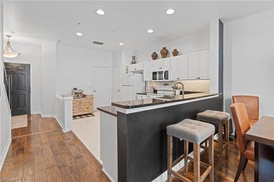 /international/us/941-hampton-cir-naples-fl-110106562735/