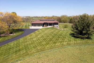 /international/us/e8082-a-upper-maple-dale-rd-viroqua-wi-110108257806/