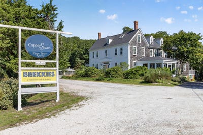 /international/us/70-main-street-wellfleet-ma-110120538076/