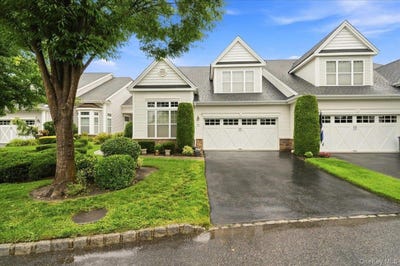/international/us/101-mozart-court-eastport-ny-110109869754/