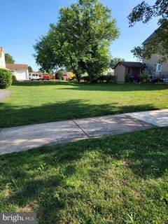 /international/us/126-e-portland-street-mechanicsburg-pa-110120458511/