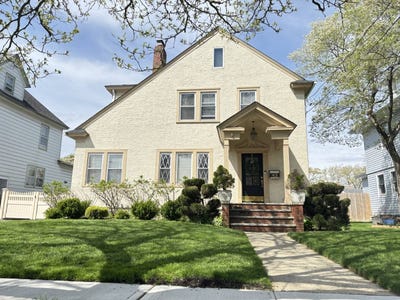 /international/us/43-rolling-street-lynbrook-ny-110107860505/