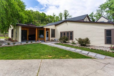 /international/us/154-strawberry-rd-st-albans-wv-110107540444/