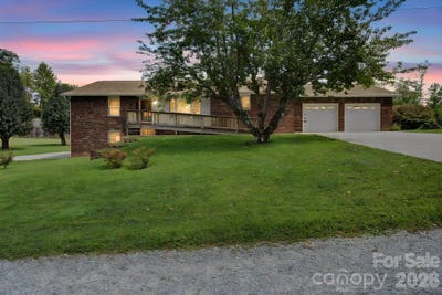 /international/us/230-blythewood-drive-hendersonville-nc-110119891584/